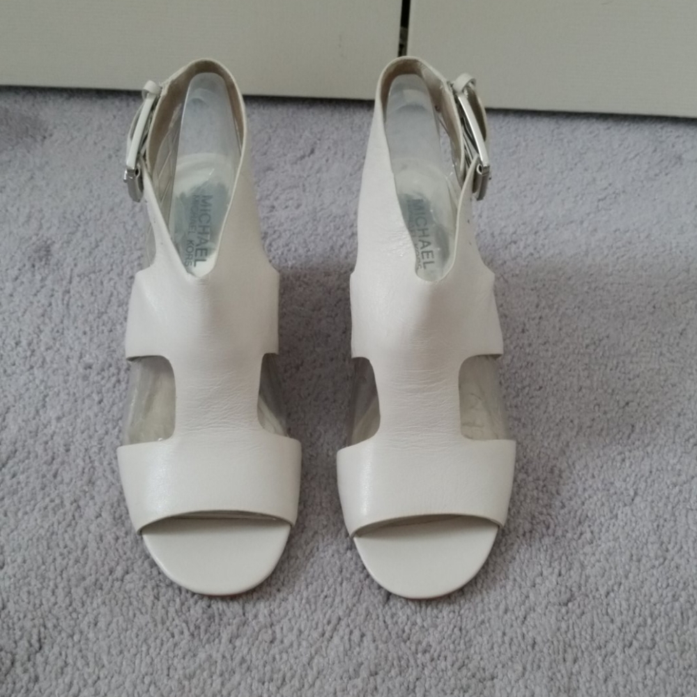 MICHAEL KORS OFF WHITE WEDGE